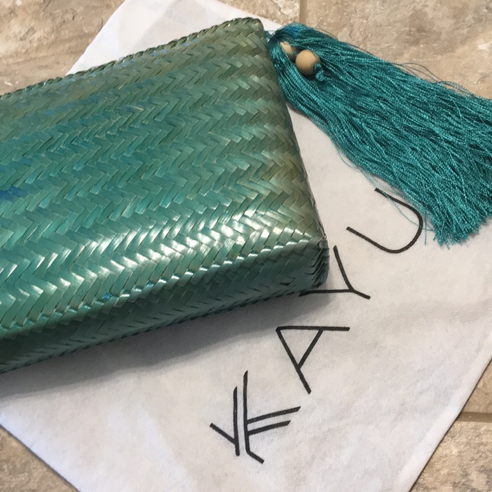 NWOT KAYU STRAW CLUTCH